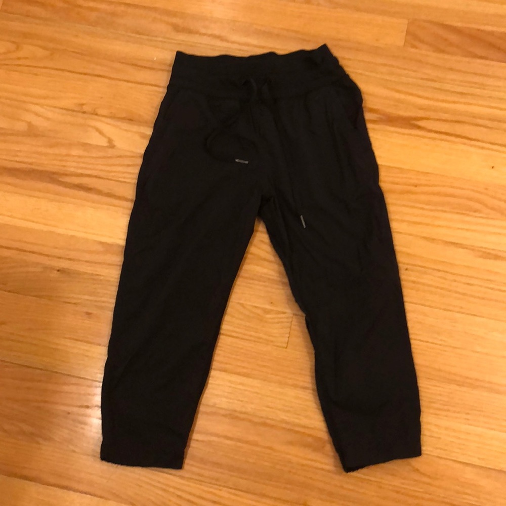 Lululemon size 2 crop pants